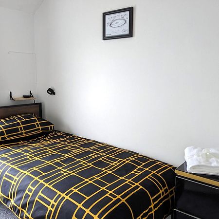 Вилла Heart Of Belfast With Private Garden Экстерьер фото